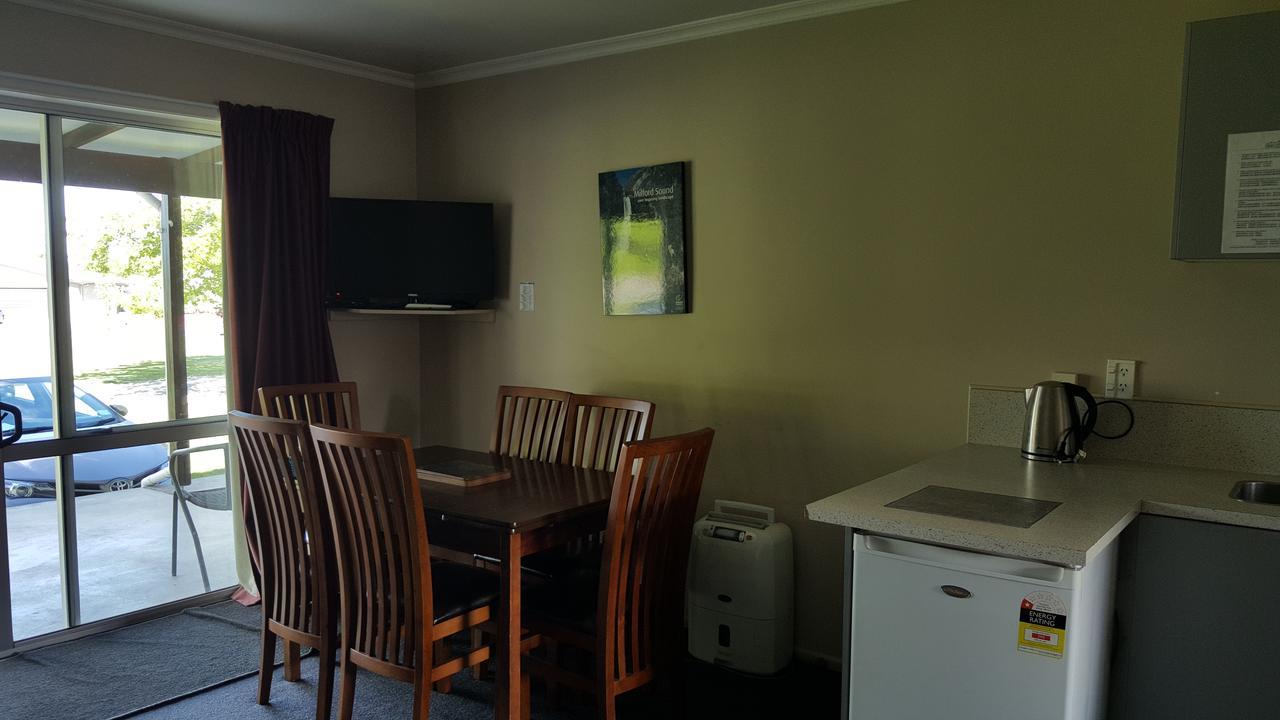 Motel High Country Lodge, & Backpackers