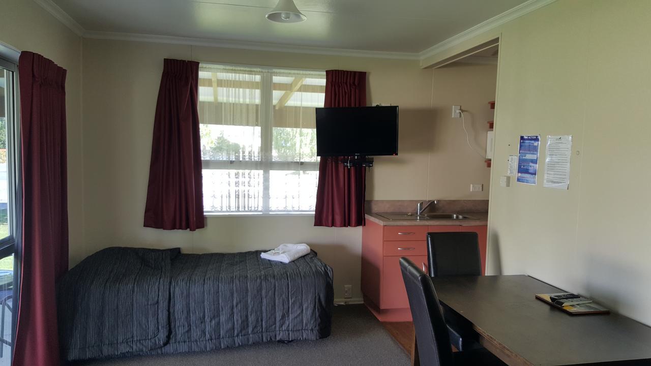Motel High Country Lodge, & Backpackers 2*